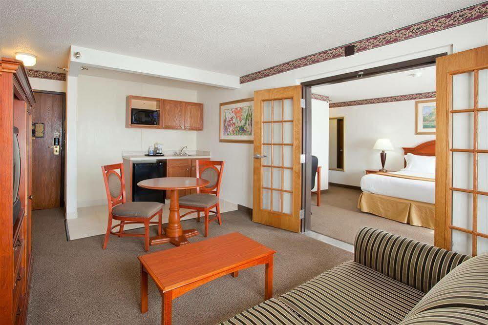 Holiday Inn Express & Suites Johnstown, An Ihg Hotel Buitenkant foto